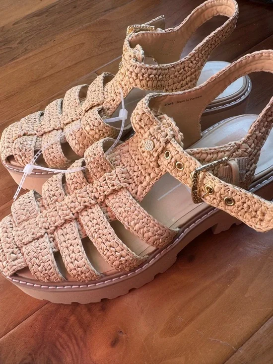 NWT Dolce Vita Lasly Platform
Sandal Sz 9 (no original box) - Picture 10 of 14